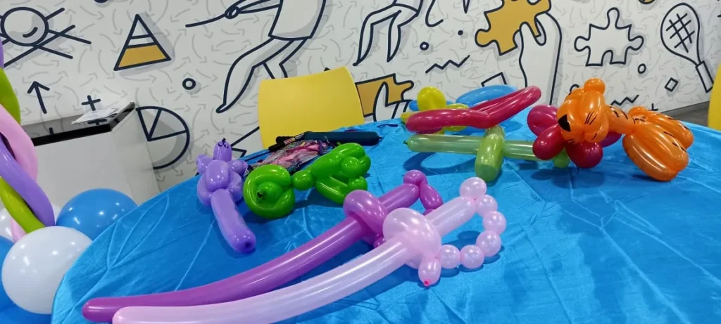 Balloon twister in mumbai